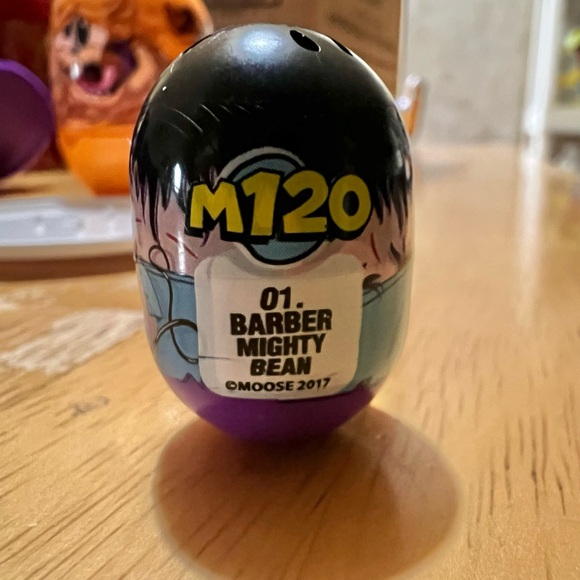 Mighty Beanz 2017-2018 Series 1 & Series 2 Storage & Characters - Picture 9 of 10